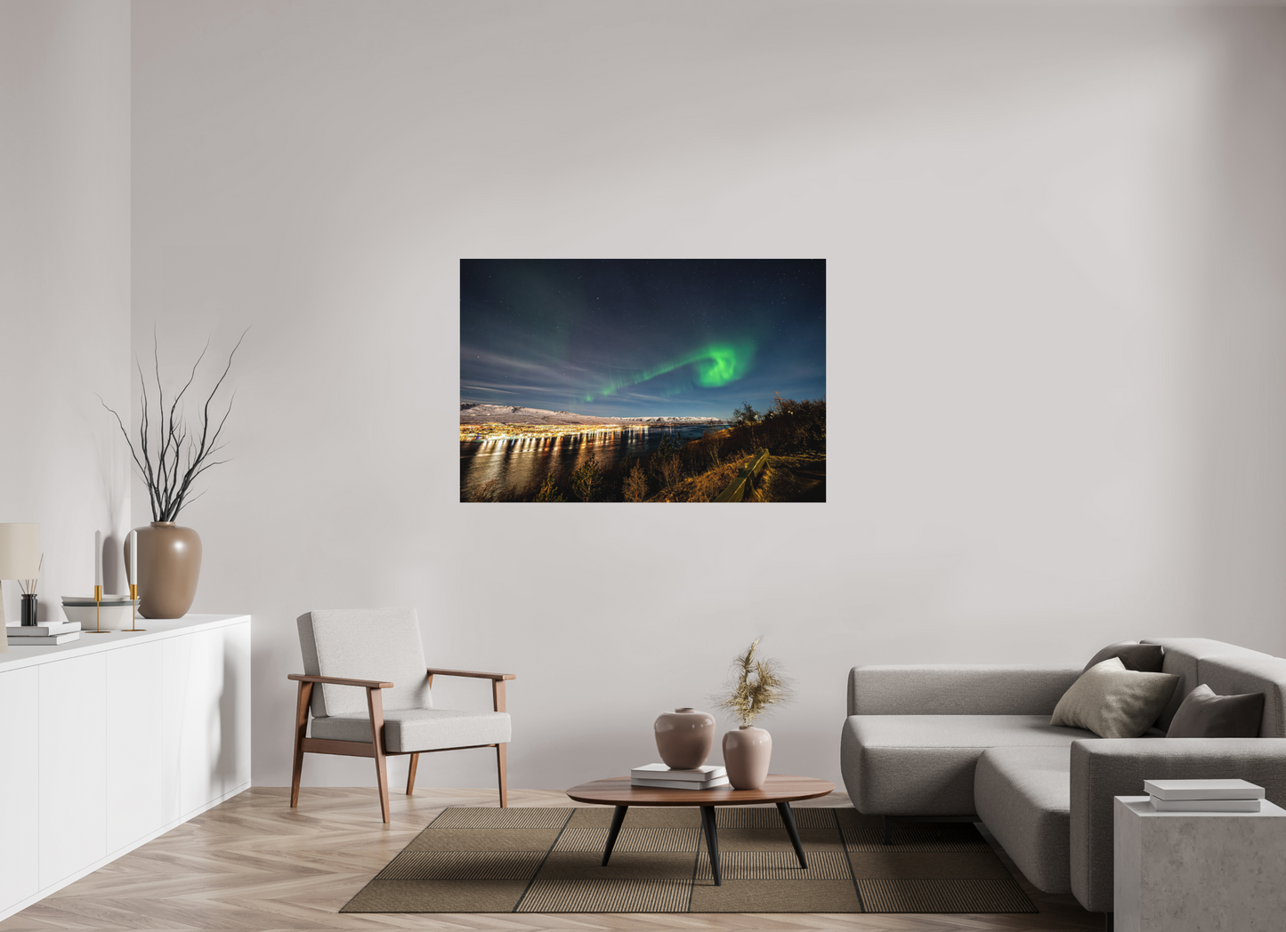 150 x 100 cm, Hahnemühle Photo Rag Bright White Nordlicht über Akureyri – Seitenblick auf den Fjord