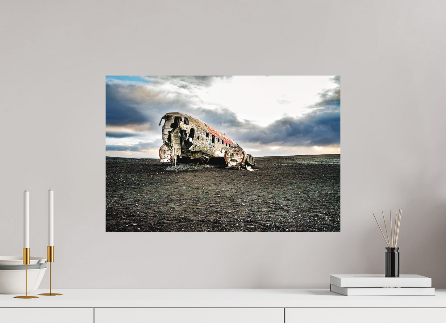 60 x 40 cm, Hahnemühle Photo Rag Bright White Verlassenes Flugzeugwrack im schwarzen Sand