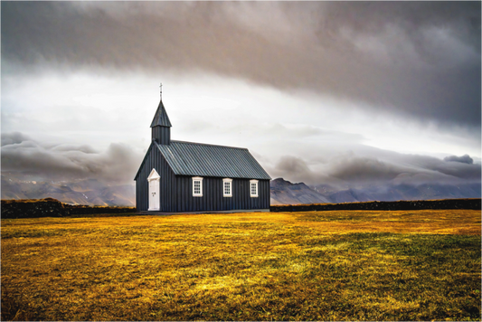 Main image Búðakirkja – Einsamkeit vor der Bergkulisse