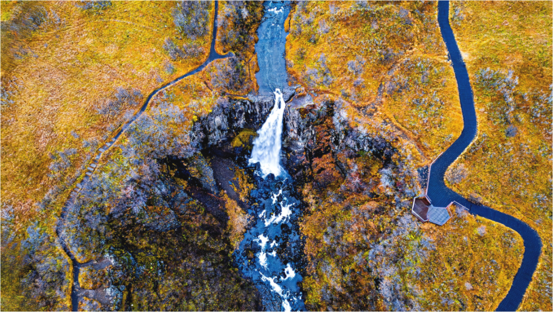 Main image Hundafoss – Herbstfarben aus der Luft