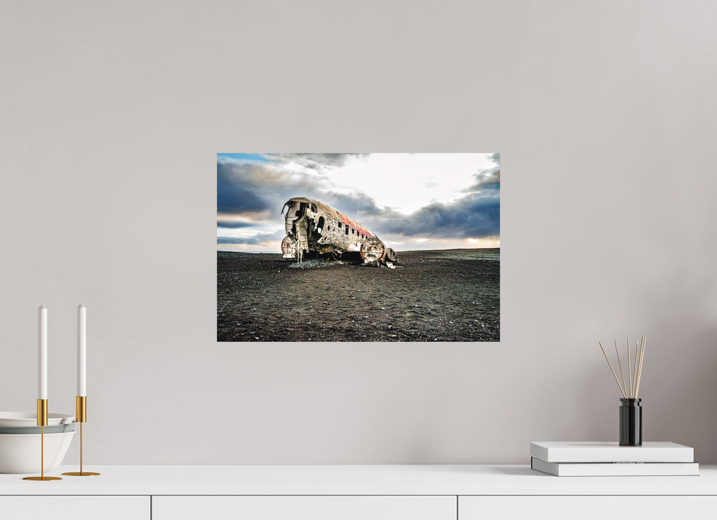 45 x 30 cm, Hahnemühle Photo Rag Bright White Verlassenes Flugzeugwrack im schwarzen Sand