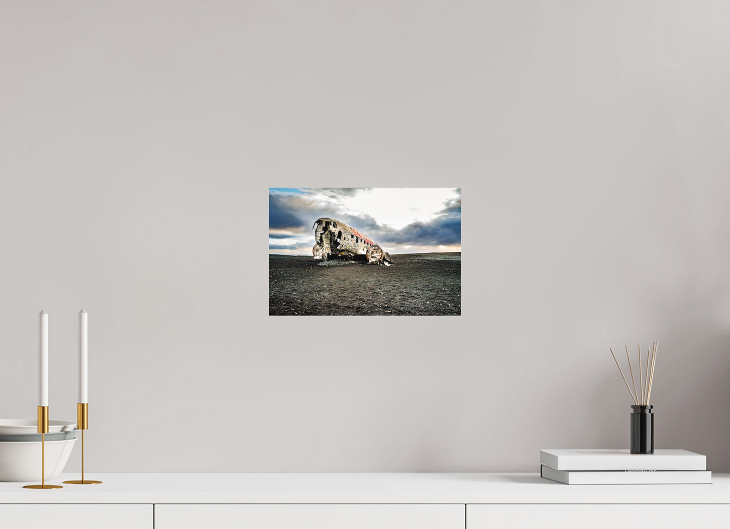 30 x 20 cm, Hahnemühle Photo Rag Bright White Verlassenes Flugzeugwrack im schwarzen Sand