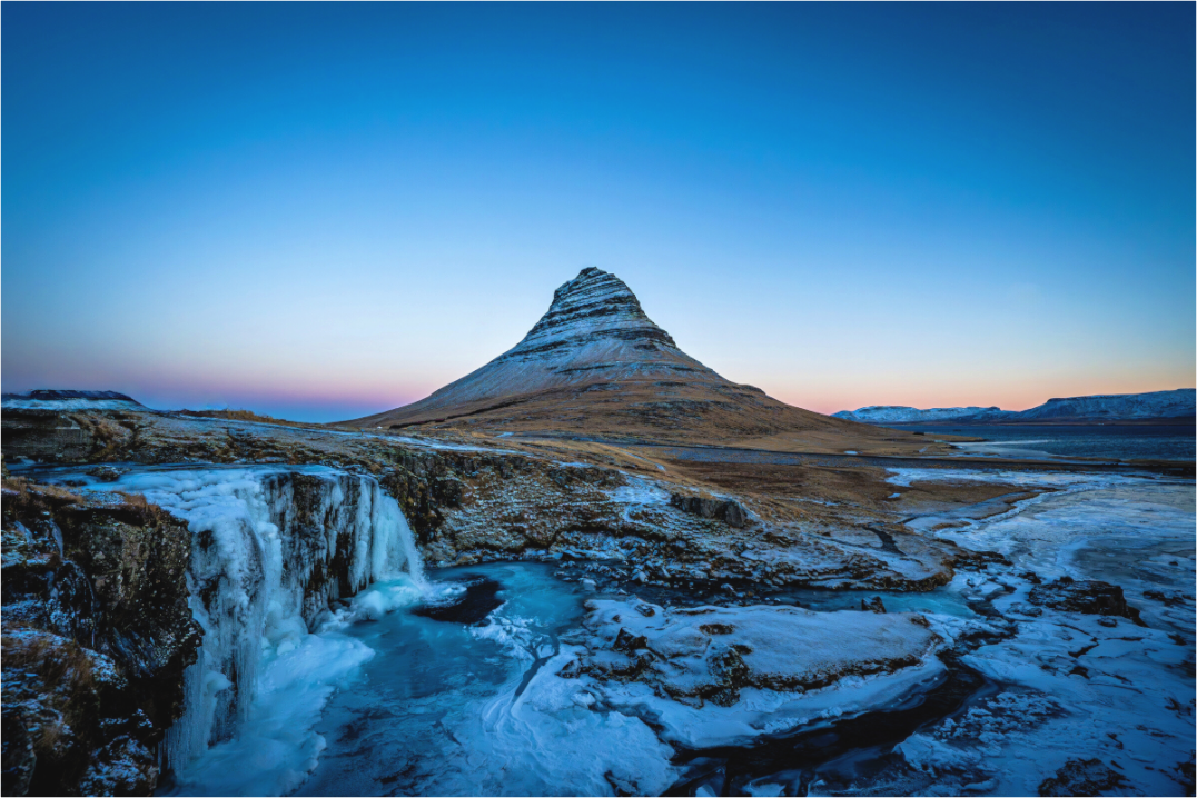 Main image Kirkjufell im Eis – Halb gefrorene Winterstille