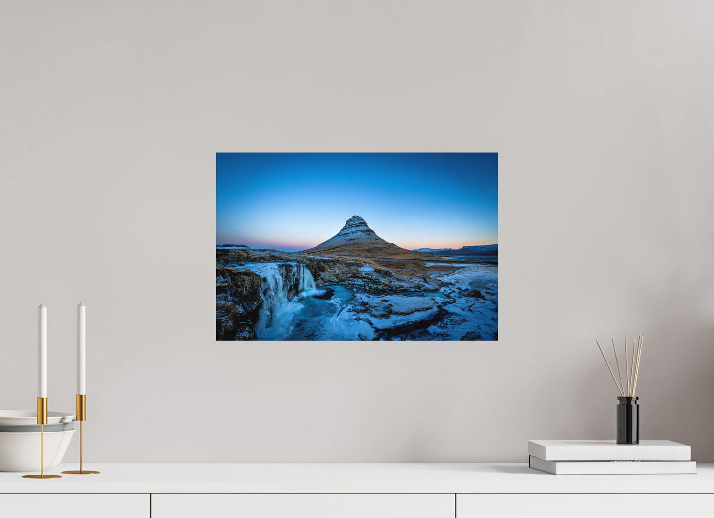 45 x 30 cm, Hahnemühle Photo Rag Bright White Kirkjufell im Eis – Halb gefrorene Winterstille