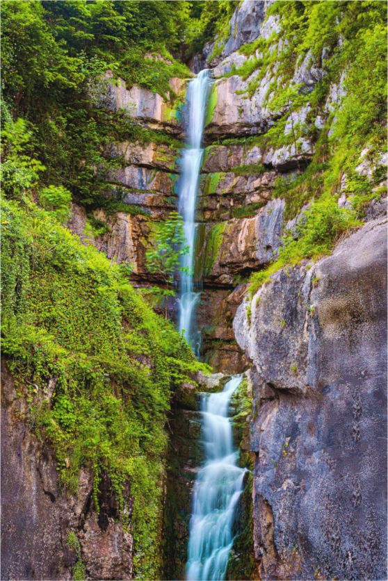 Main image Wasserfall im Felsen