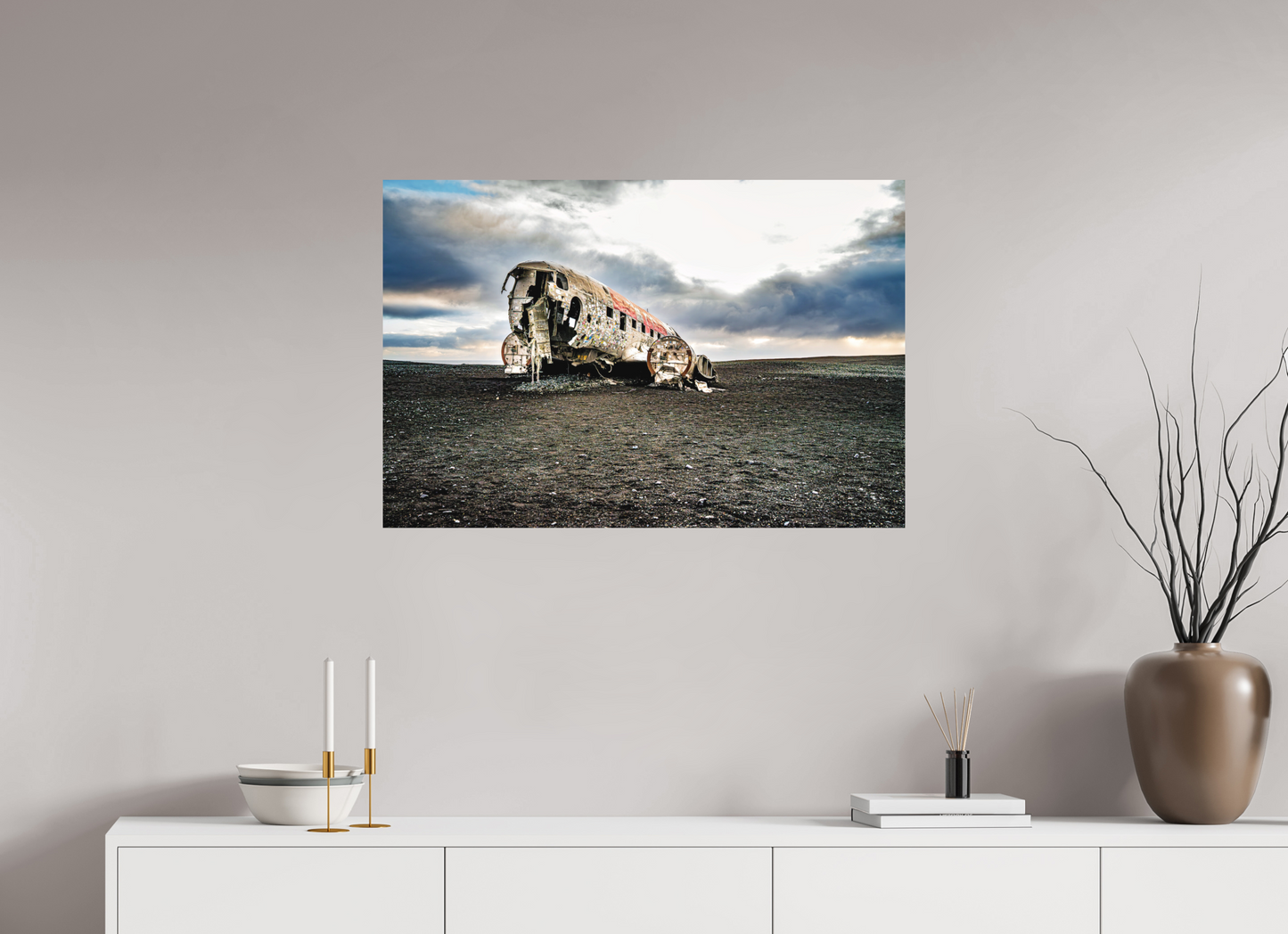 90 x 60 cm, Hahnemühle Photo Rag Bright White Verlassenes Flugzeugwrack im schwarzen Sand