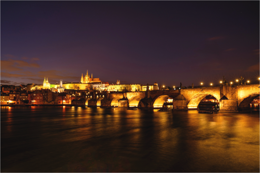 Main image Karlsbrücke bei Nacht