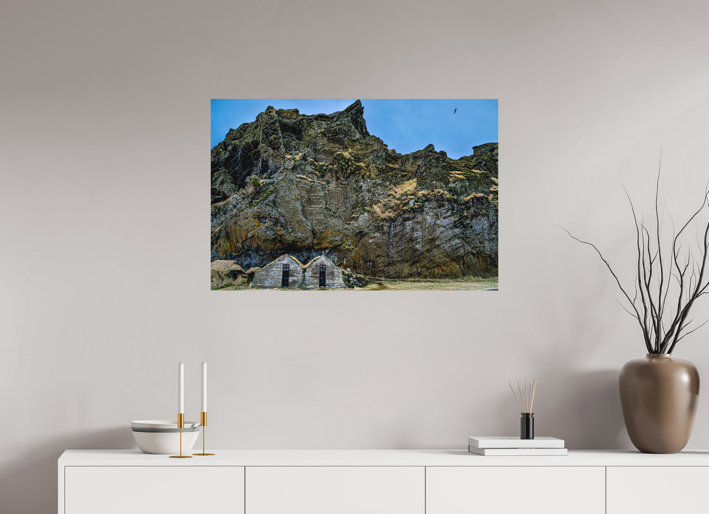 90 x 60 cm, Hahnemühle Photo Rag Bright White Bergschatten – Versteckte Häuser von Island