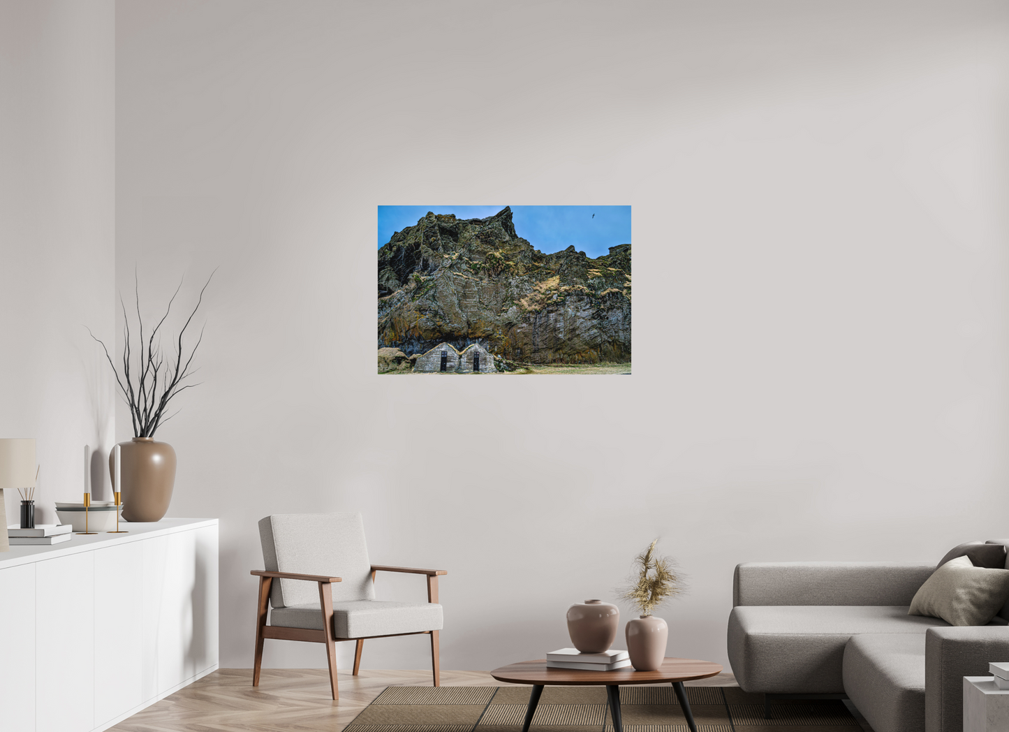 105 x 70 cm, Hahnemühle Photo Rag Bright White Bergschatten – Versteckte Häuser von Island