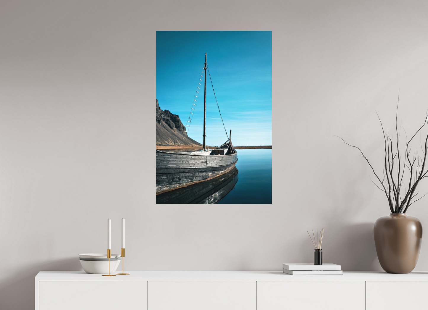 60 x 90 cm, Hahnemühle Photo Rag Bright White Wikingerboot am Vestrahorn – Stille am Ende der Welt