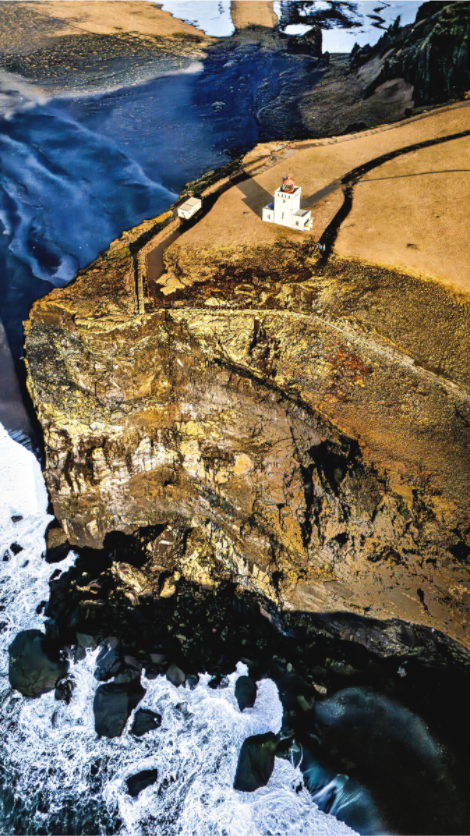 Main image Dyrhólaey Leuchtturm – Wacht über der Klippe