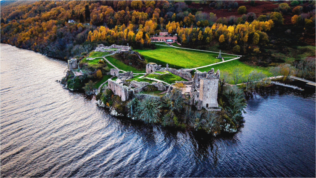 Main image Urquhart Castle am Loch Ness“